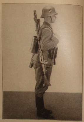 MG34 on shoulder